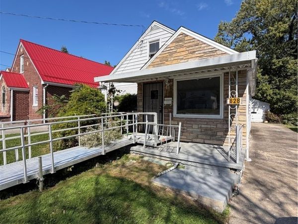 828 E Lucius Avenue , Youngstown, OH 44502