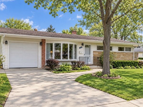 1046 Midway Road , Northbrook, IL 60062