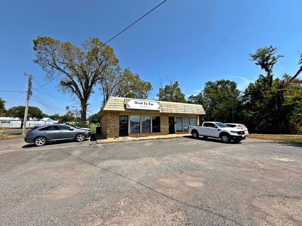 201 E 1st Street , Tahlequah, OK 74464