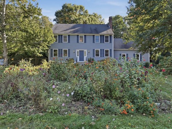 10 Kings Lane, Medway, MA 02053