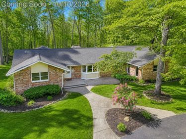 4718 Canyon Oaks Drive, Brighton Township, Mi 48114