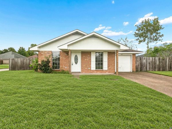 701 Belle Pointe Blvd, Laplace, LA 70068