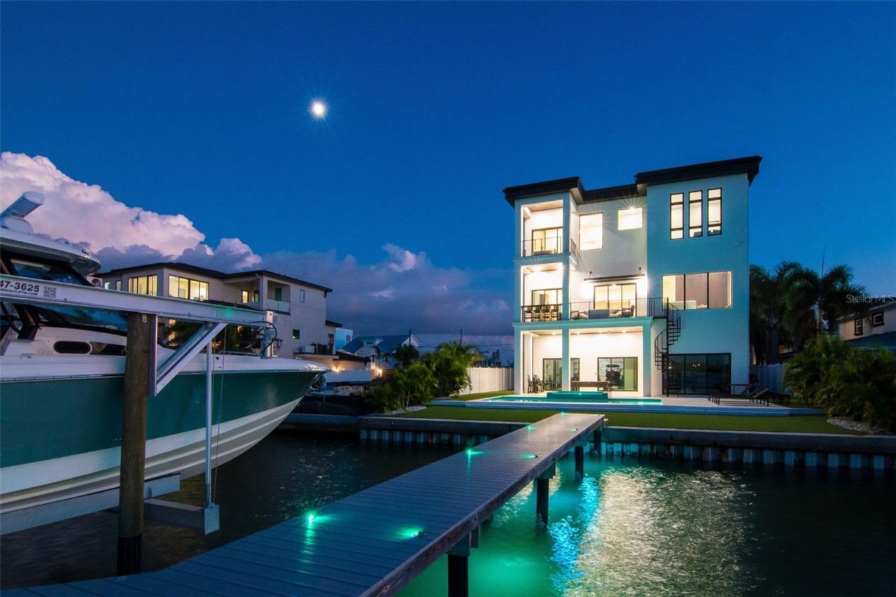 836 Bay Point Drive, Madeira Beach, FL 33708 Photo