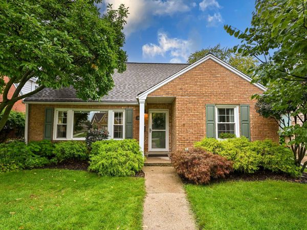 2425 N 81st St, Wauwatosa, WI 53213