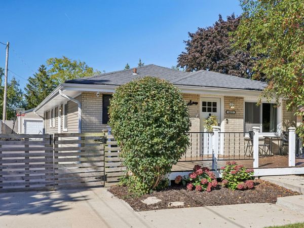 4415 S Iowa Ave, Saint Francis, WI 53235