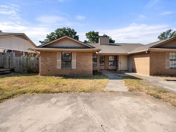 708 Woodland Court, Kennedale, TX 76060