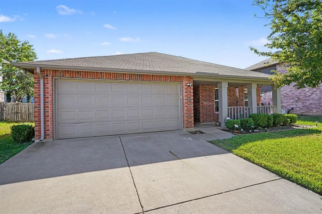 3136 Pine Valley Drive, Grand Prairie, TX 75052 Main Photo