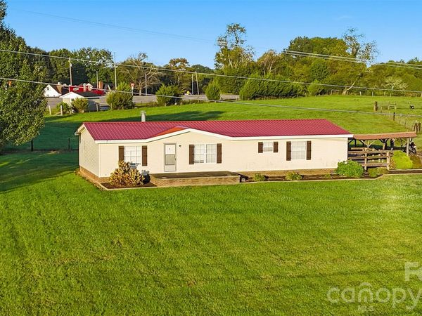 127 White Plains Road, Hiddenite, NC 28636