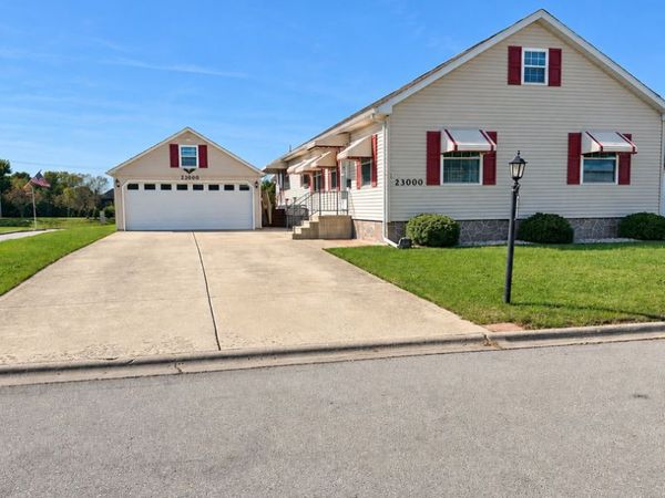 23000 S PineHurst Drive , Frankfort, IL 60423