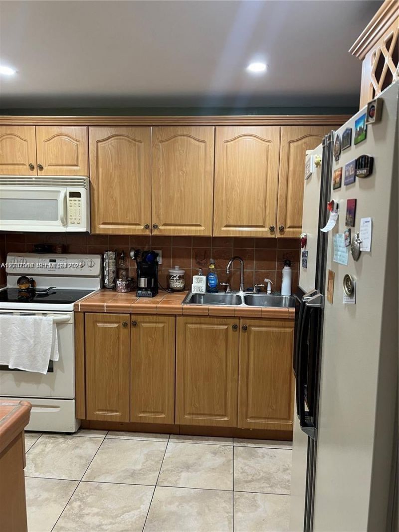 8875 Fontainebleau Blvd , Unit 203, Miami, FL 33172 Photo