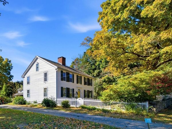 16 Parish Hill Rd, Granby, MA 01033