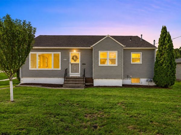 3019 Oakland Rd NE , Cedar Rapids, IA 52402