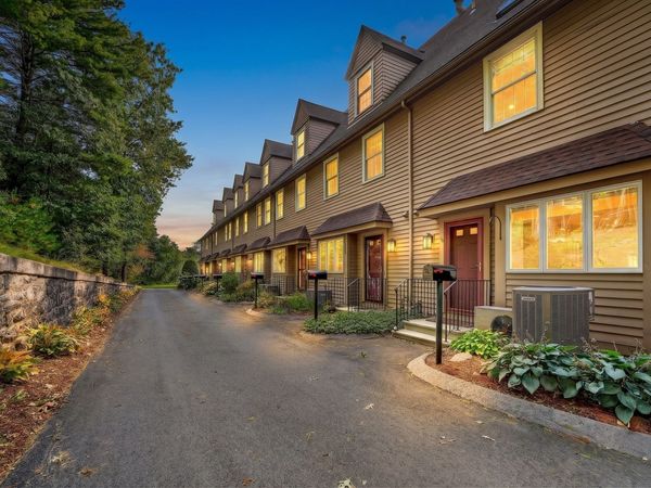 96 Sweetwater Ave, Unit 9, Bedford, MA 01730