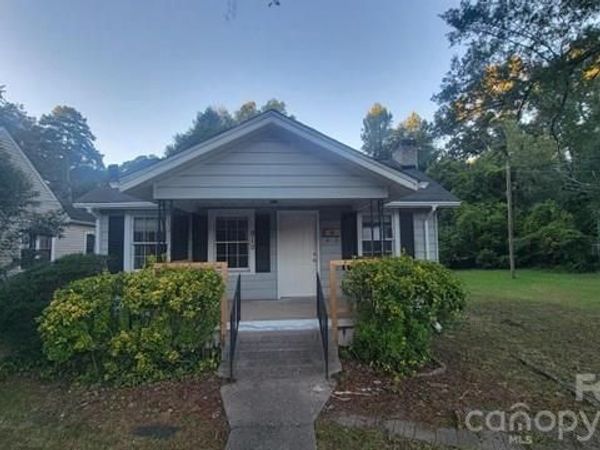 910 W Mauney Avenue , Gastonia, NC 28052