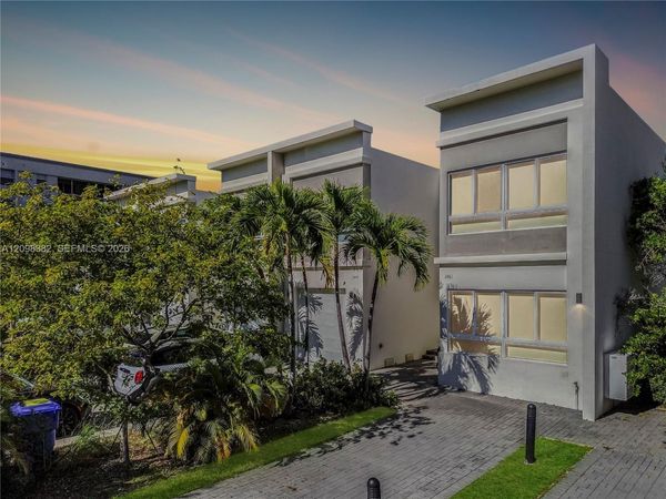 2461 NE 135th St , North Miami, FL 33181