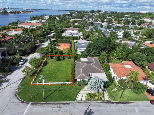 1001 88th St , Surfside, FL 33154
