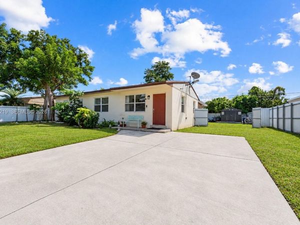 3010 NW 158th St , Miami Gardens, FL 33054