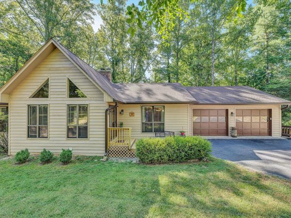 400 W Beaver Dam CT, Goodview, VA 24095