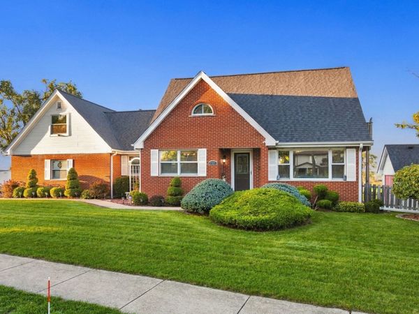917 McCarthy Road, Lemont, IL 60439