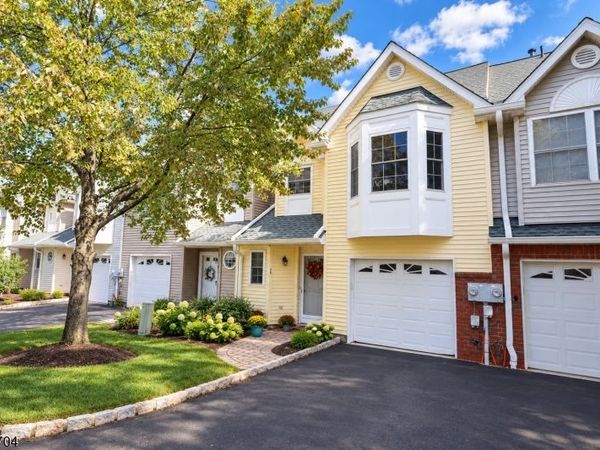 28 Angela Way, Berkeley Heights, NJ 07922