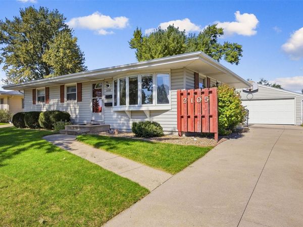 2105 Highview Drive, Marion, IA 52302