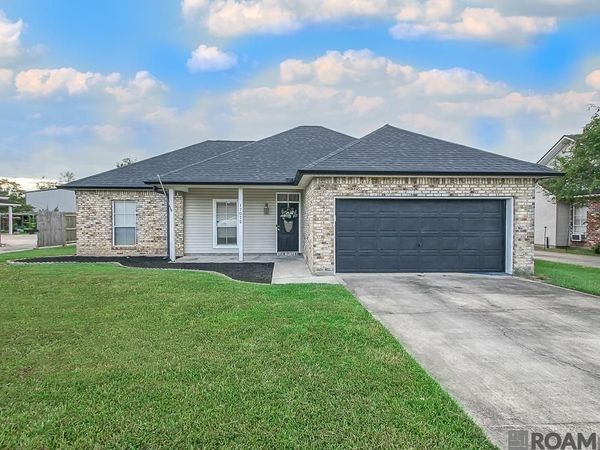 17075 Hunters Trace St W, Prairieville, LA 70769