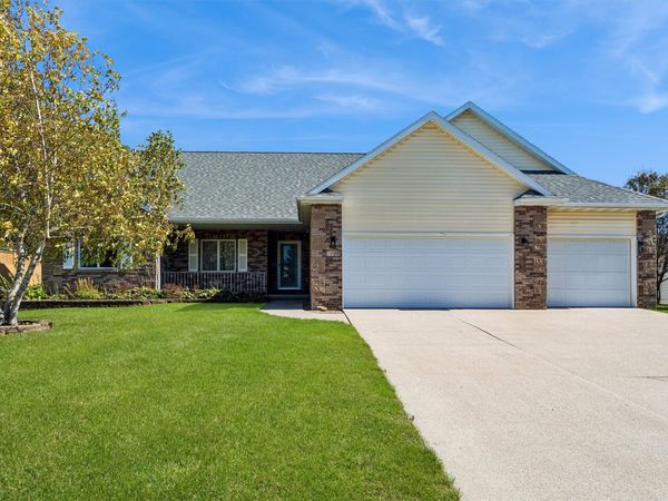 1895 Andrews Drive, Pleasant Hill, IA 50327