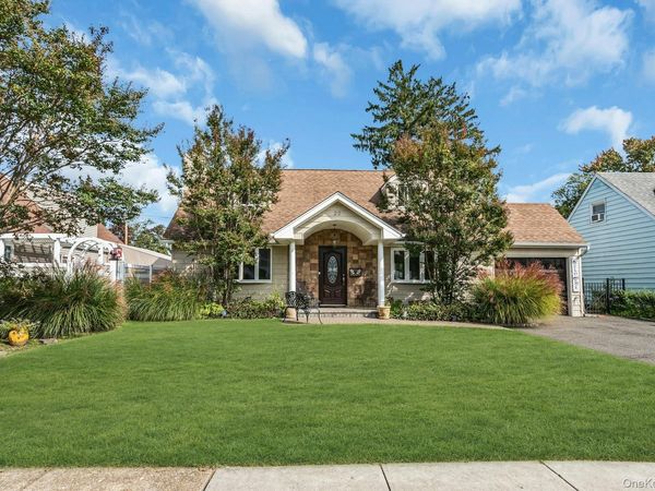 22 Bryce Avenue, Glen Cove, NY 11542