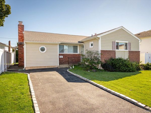 46 Hunter Lane , Hicksville, NY 11801