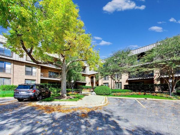 3 The Court Of Harborside Court , Unit 208, Northbrook, IL 60062
