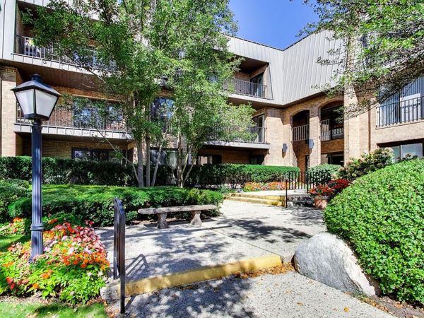 3 The Court Of Harborside Court , Unit 208, Northbrook, IL 60062