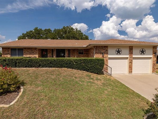 304 Lakeview Drive, Runaway Bay, TX 76426