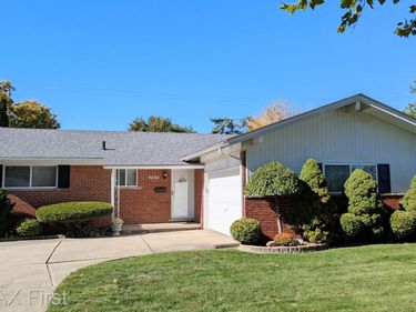 29839 Warner Avenue, Warren, Mi 48092