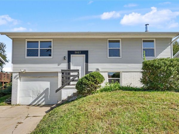 3027 Stratford Ln SW , Cedar Rapids, IA 52404