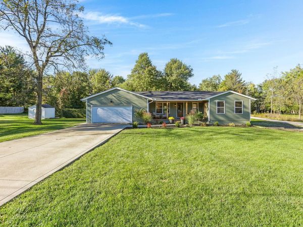 100 W Hiawatha Drive , Powell, OH 43065