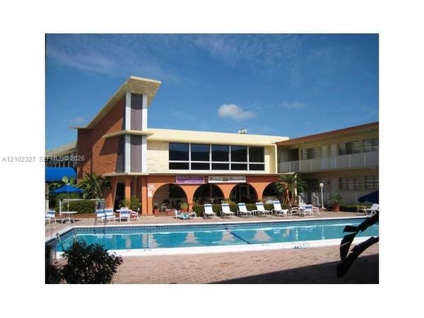 26 Diplomat Pkwy , Unit 2356, Hallandale Beach, FL 33009