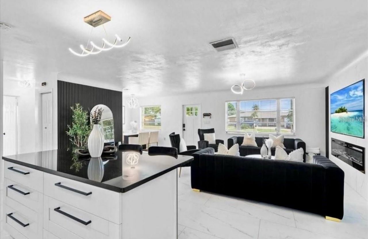 6083 50th Avenue N, Kenneth City, FL 33709 Photo