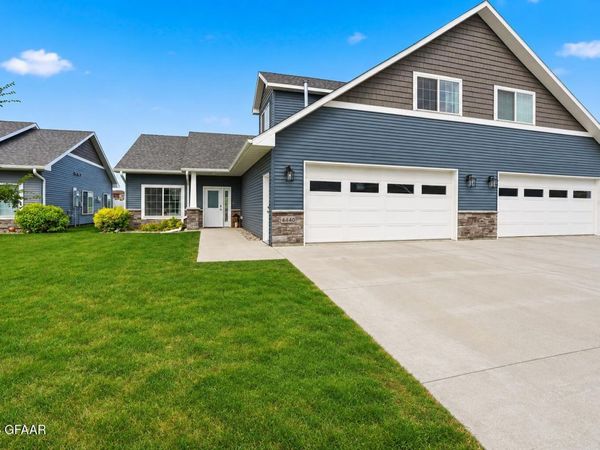4440 EDGEWOOD Lane , Grand Forks, ND 58201