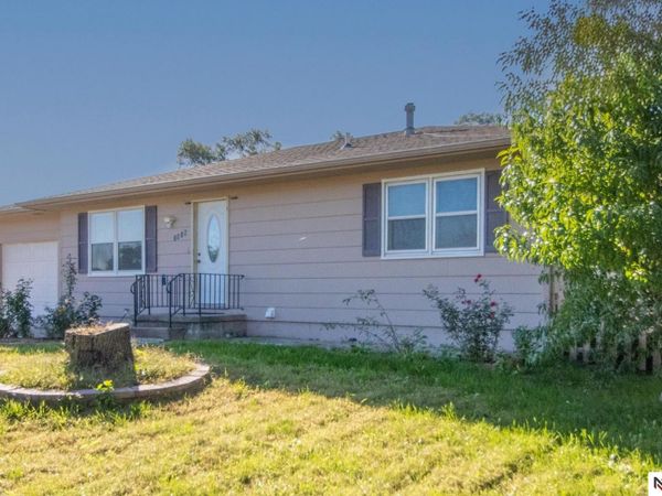 2015 E Donna Street, Fremont, NE 68025