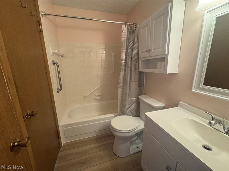5484 Wildwood Court, Unit B, Willoughby, OH 44094 Photo 15