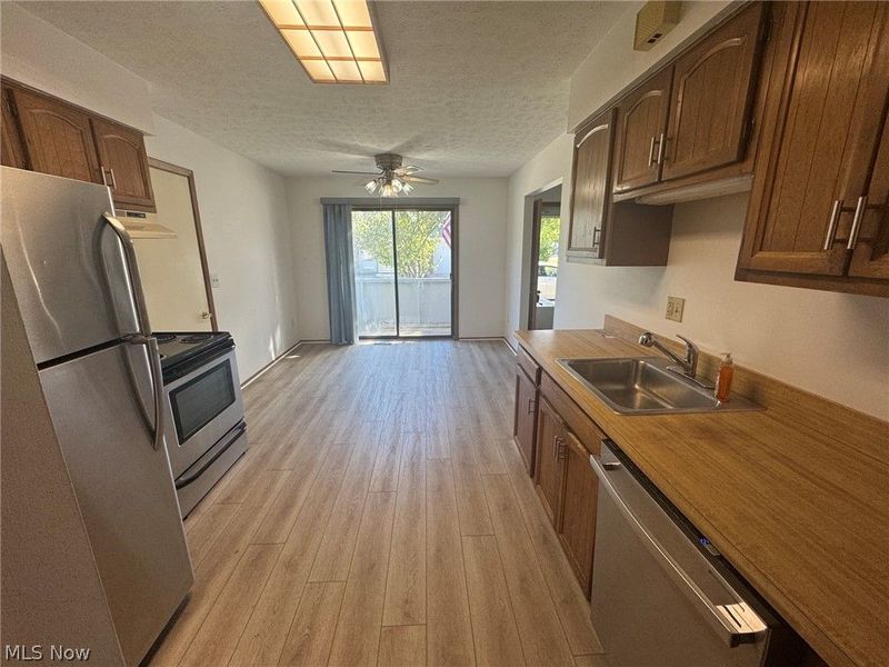 5484 Wildwood Court, Unit B, Willoughby, OH 44094 Photo 9