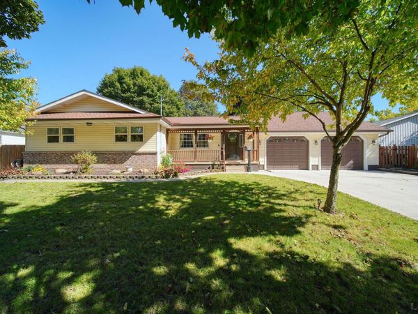 837 Howell , Adrian, MI 49221