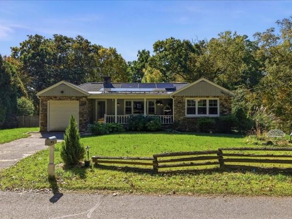 131 Henry St, Uxbridge, MA 01569