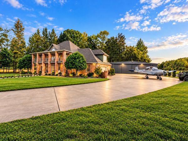 106 W Crosswinds Ct, Tullahoma, TN 37388