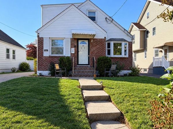 24 N Montgomery Street , Valley Stream, NY 11580