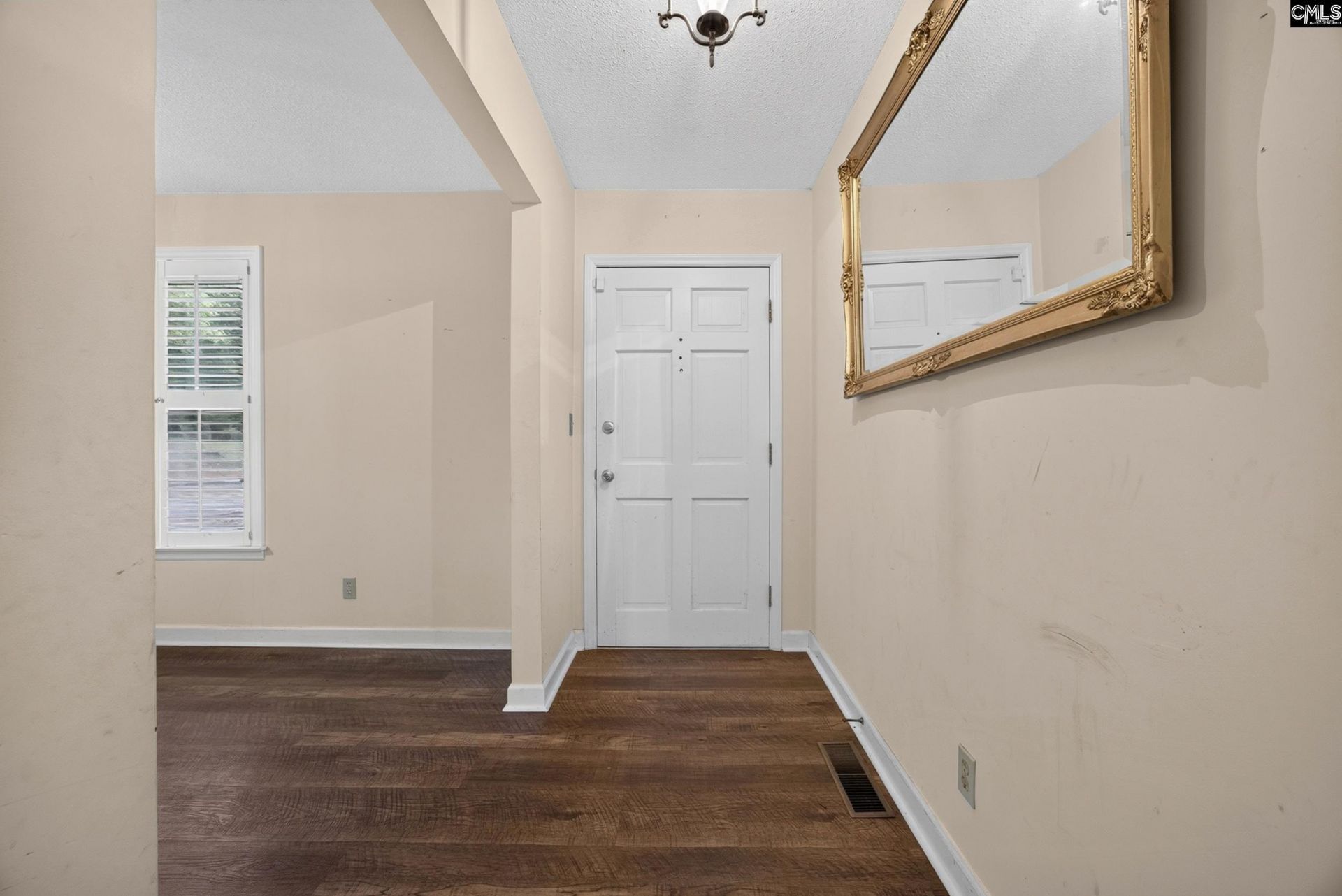 208 Carlisle Court Photo 5