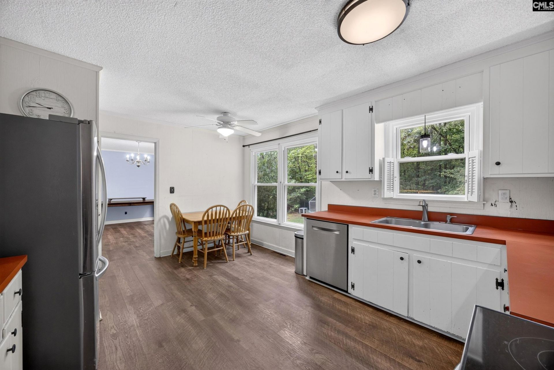 208 Carlisle Court Photo 8