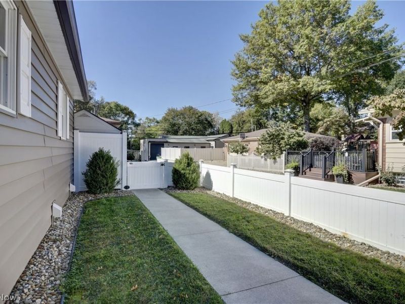 1510 N Wooster, Dover, OH 44622 Photo 21