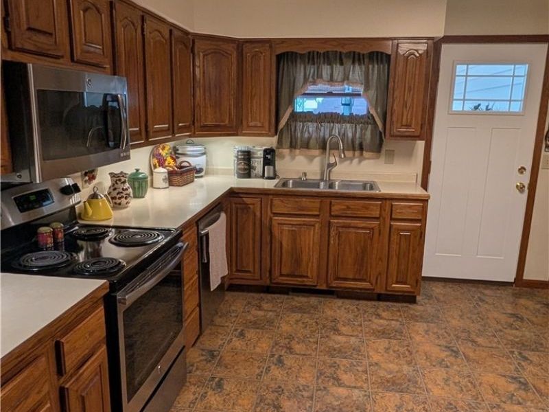 1510 N Wooster, Dover, OH 44622 Photo 4