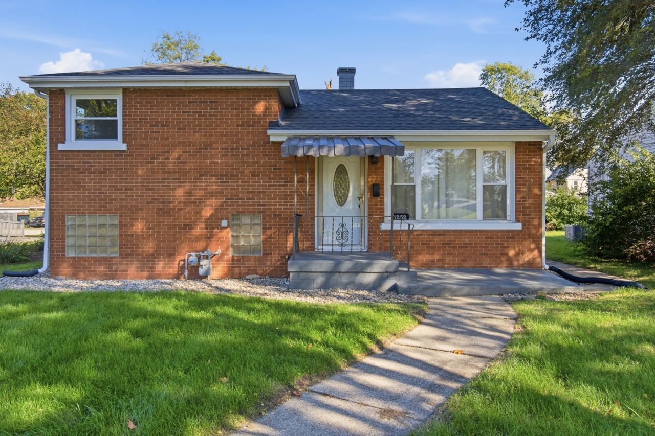 1252 S 8th Avenue, Kankakee, IL 60901 Main Photo